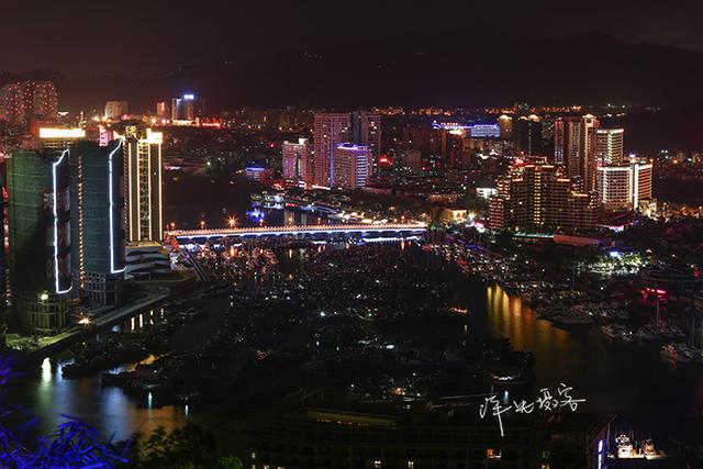 拉卡拉智能POS机：搭乘游轮去旅行，狂放三亚静谧下龙湾