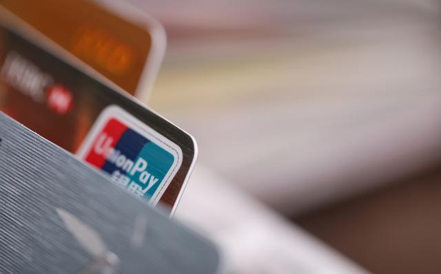 拉卡拉POS机传统出票版：信用卡红利还能吃多久？