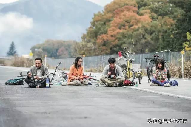 手机POS机：停电、赶猪、吃野菜，男主角巴不得天天宅在家