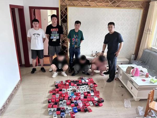 拉卡拉代理加盟：300余部POS机同时开动2小时入账38万元！警方通报：6人被抓